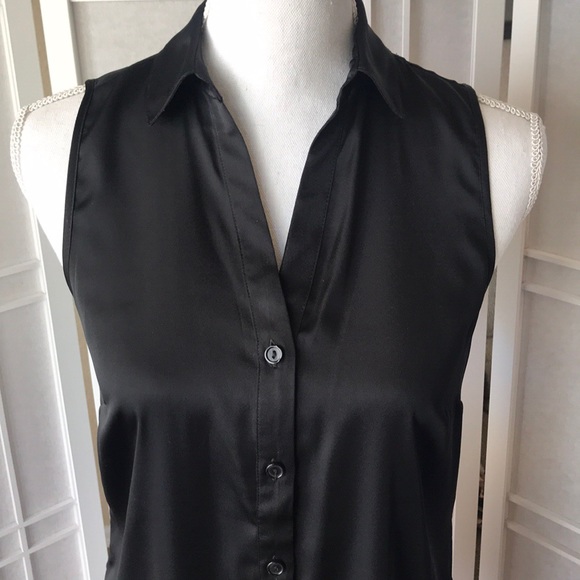 ▪️The Limited▪️Cut Out Back Button Front Tank▪️ - Picture 7 of 8